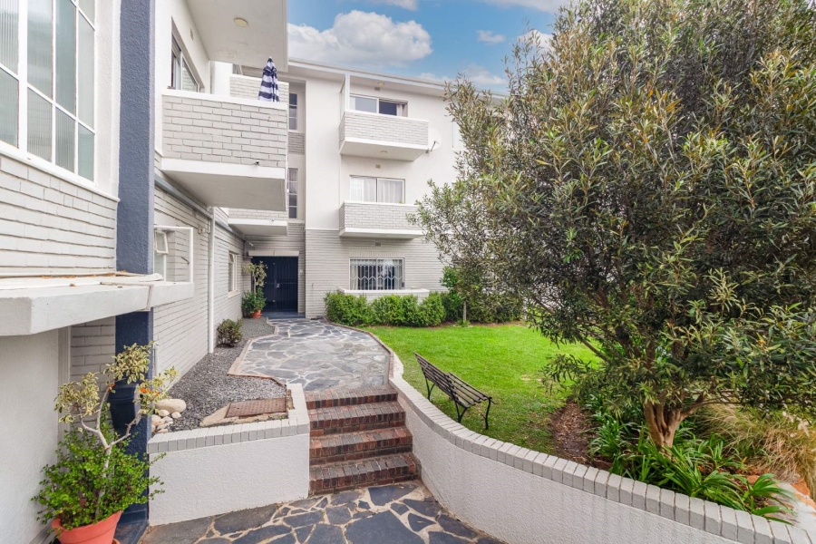 2 Bedroom Property for Sale in Vredehoek Western Cape